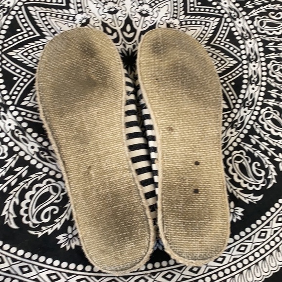 Striped slip ons 🖤 - Picture 8 of 11
